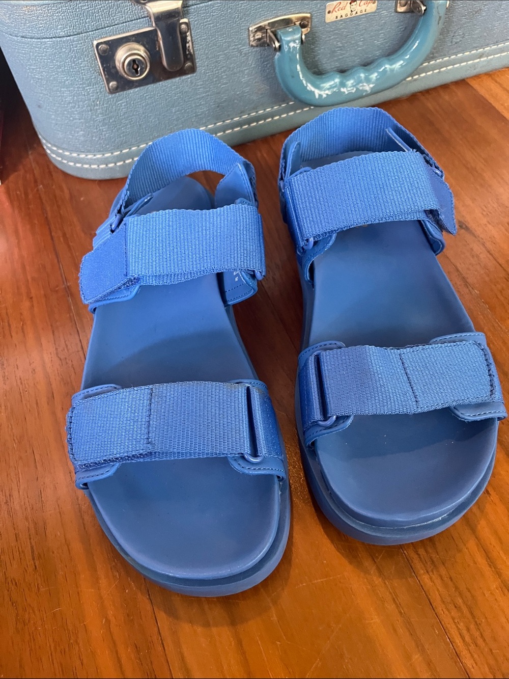 Aerie cobalt blue platform Velcro sandals (size 7)